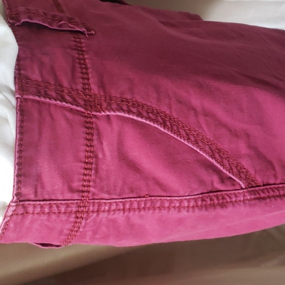 Maurices. Burgundy Shorts; Wide Waistband; 4 Cargo Pockets. Size 15/16 Jrs. EUC - Picture 4 of 13